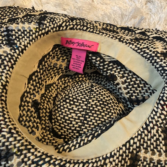 🚫SOLD ON Ⓜ️🚫NWOT Betsey Johnson Floppy Hat - Picture 3 of 3